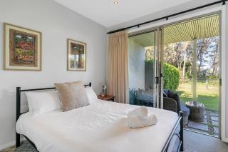 3-Bed Seaside Serenity Escape at Long Beach - 8