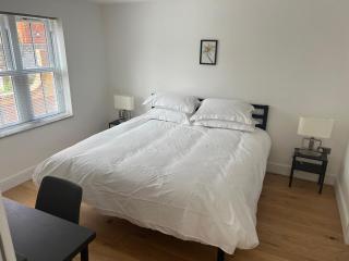 3 Bed Villa Near the Beach - FREE Parking - 9