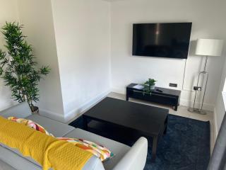 3 Bed Villa Near the Beach - FREE Parking - 5