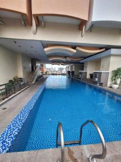 BirchTower Studio Condo with Balcony & Pool - Carosa Staycation - 0