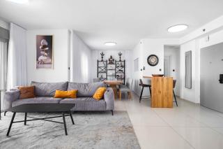Ashdod Luxe Escape Spacious, Stylish, with Mamád - 9