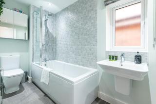 4 Bedroom Detached House Ideal for Families and Corporate Stays in Radcliffe on Trent - 5