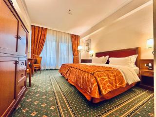 Lux Garden Hotel - Azuga - 9