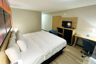 Days Inn by Wyndham Holland - Holland - 3