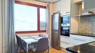 Kotimaailma Apartments - saunallinen & parvekkeellinen keskustakolmio- Satakunnankatu - 8