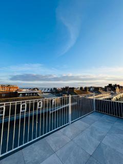 Stunning New Penthouse Apartment - Southend-on-Sea - 9