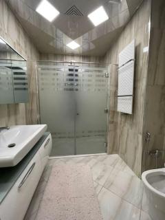 Modern Oasis in Lux Apartment 3BR Elegant Building - Baku - 8