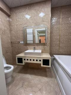 Modern Oasis in Lux Apartment 3BR Elegant Building - Baku - 1