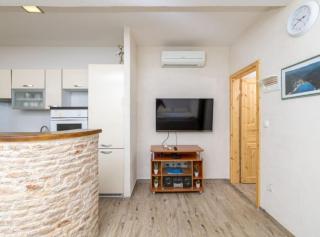 Apartments Ser Zane - Zastražišće - 3