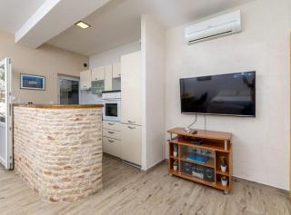 Apartments Ser Zane - Zastražišće - 2