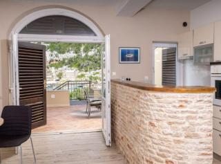 Apartments Ser Zane - Zastražišće - 1