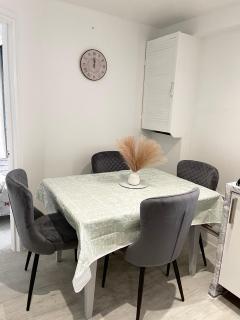 Stanton - Impeccable and stylish 2 bedroom - Dagenham - 7
