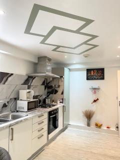 Stanton - Impeccable and stylish 2 bedroom - Dagenham - 9