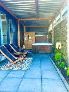 Tiny house with sauna & jacuzzi near Amsterdam - Vijfhuizen - 3