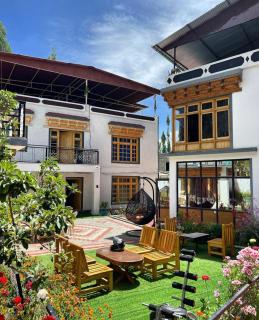 Sky land guest house - Leh - 0