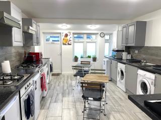 Penn Gardens Flat 1 - 2 - 3 & 4 Apartments - Havering - 5