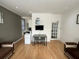MK Apartments, Chorlton, Manchester, Car Park - Manchester - 1