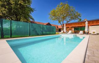 Stunning Home In Ivanska - Ivanska - 0