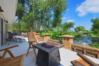 Channel Charmer - Located on Gun Lake - prime spot! - Shelbyville - 9