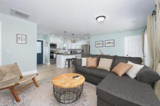 Channel Charmer - Located on Gun Lake - prime spot! - Shelbyville - 3