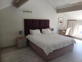 Mount Royal 09 - Large 1 bed with balcony - 7