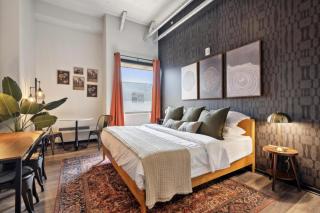 Large 3BR Apts & Studios, Gym, Game Room - Philadelphia - 5