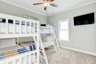 Luxurious 7BR Beach Home Ocean Views, Pool, Hot Tub - North Topsail Beach - 6