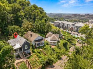 Historic Renovated 2BD - Overlooking Downtown - 9