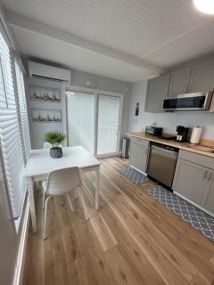 Unique Houseboat Modern and New - 4