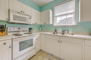 3 Mi to Ocean North Myrtle Beach Condo with Balcony - 2