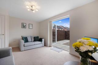 NEW! Stylish 2-Bed Home by Stay With Us, Ideal for Families, Sleeps 4! - 4