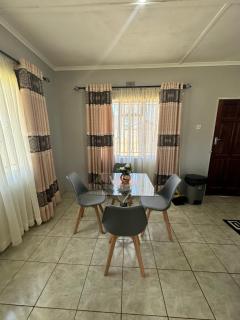 2 bed self-catering cottage -D and S Paradise Home - 7