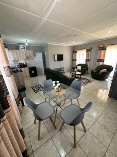 2 bed self-catering cottage -D and S Paradise Home - 2