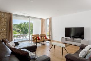 JOIVY Exquisite villa w Pool & Parking - - 9