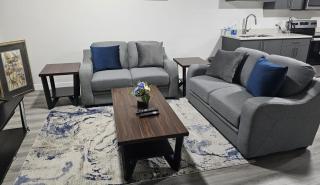 Feel At Home - Edmonton - 7