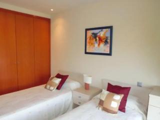 Elegant Apartment in Benahavís with Shared Pool, 100 m² - 6