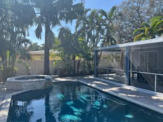 Tropical Paradise - Heated Pool, Spa & BBQ - Close to Restaurants & Beaches! - Clearwater - 1