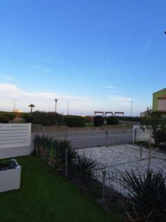 T2 4 Personnes Entièrement Rénové Narbonne Plage Front de Mer avec Parking Privatif, Climatisation, et Machine à laver séchante - 8