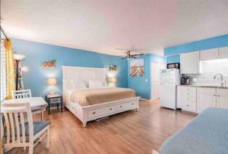 Malyn 122, Waterfront condo, few blocks to beach - St. Pete Beach - 0