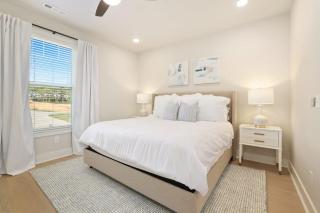 Home Base Haven-0 5mi to Baum Walker Field - Fayetteville - 7