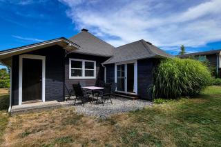 Relaxing in Renton - 9