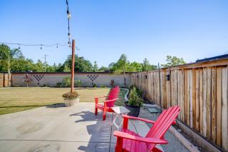 Charming Bakersfield Home with Yard and Patio! - Bakersfield - 9