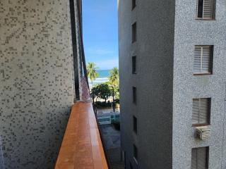 Frente ao mar e shopping La Plage, 2 quartos sacada , 1 vaga de garagem - Guarujá - 2