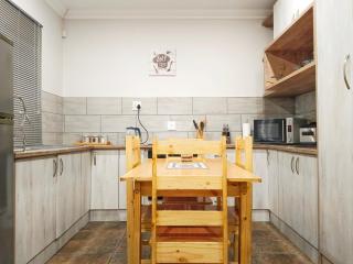 Olive Tree Studio Apartment - Harrismith - 4
