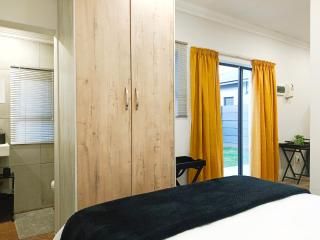 Olive Tree Studio Apartment - Harrismith - 1