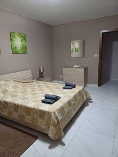 Large 3 bedroom - central Bugibba - 6