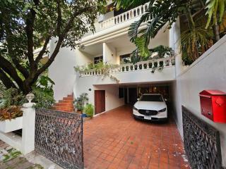 4BR Entire House City Center BTS Sky Train Mall - 2