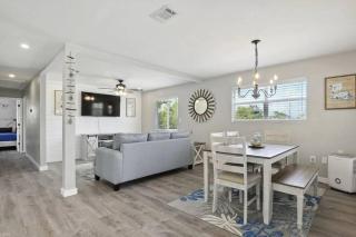 Waterfront Home Game Room Ping Pong Outdoor Bar Area - Shoreline Park - 6