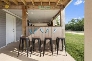 Waterfront Home Game Room Ping Pong Outdoor Bar Area - Shoreline Park - 9