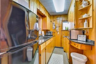 Cozy Wisconsin Cabin Walk to Beach and Boat Ramp! - McGregor - 4